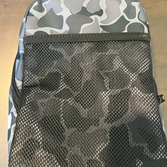 NWT Adidas Insulated Santiago Lunch bag black and gray camo print. - Picture 6 of 8
